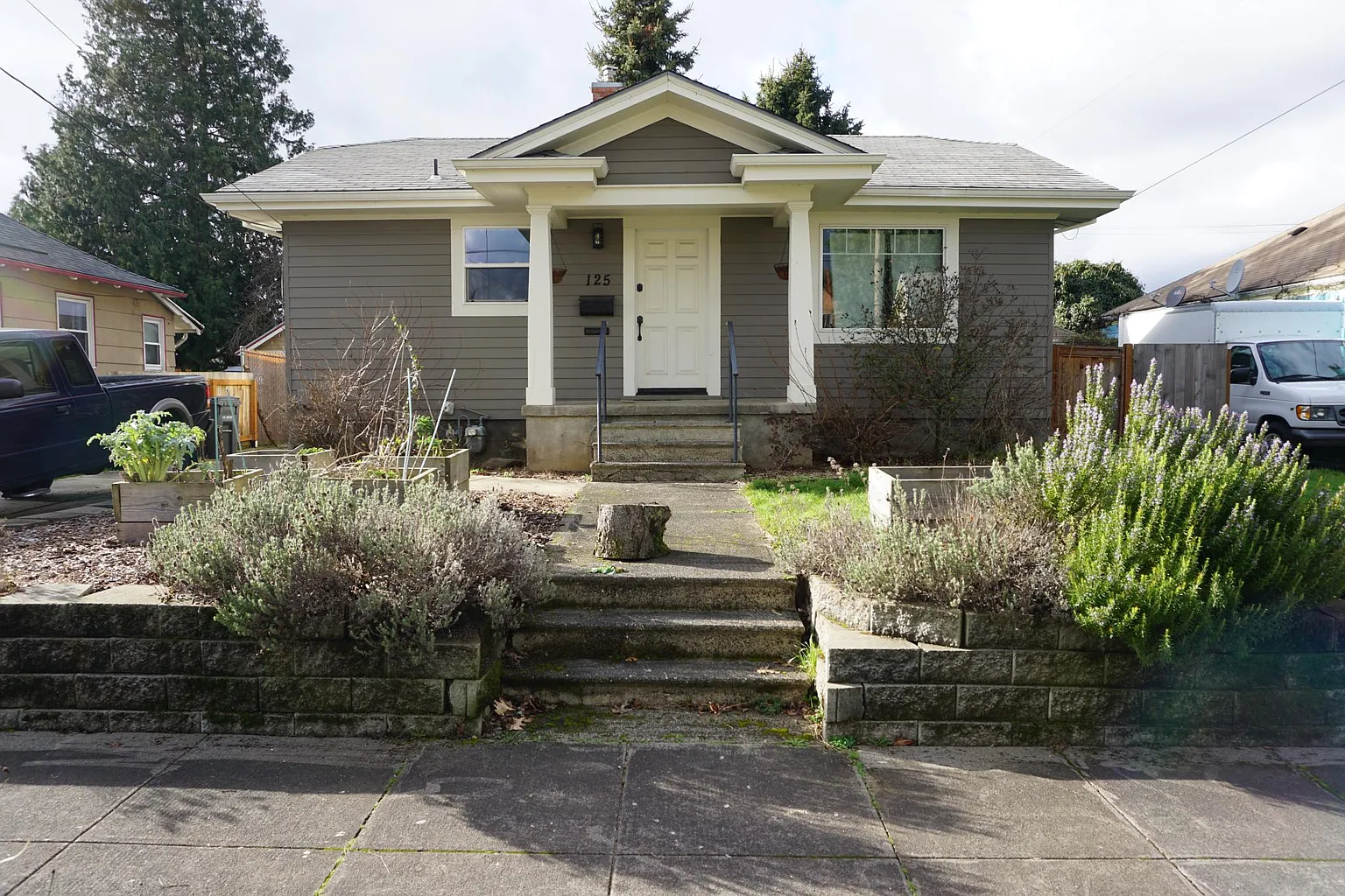 125 SE 83rd Ave photo 1