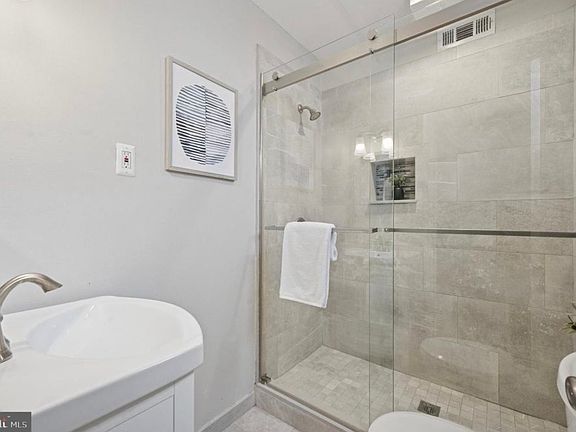 5th image of 2138 Tryon St