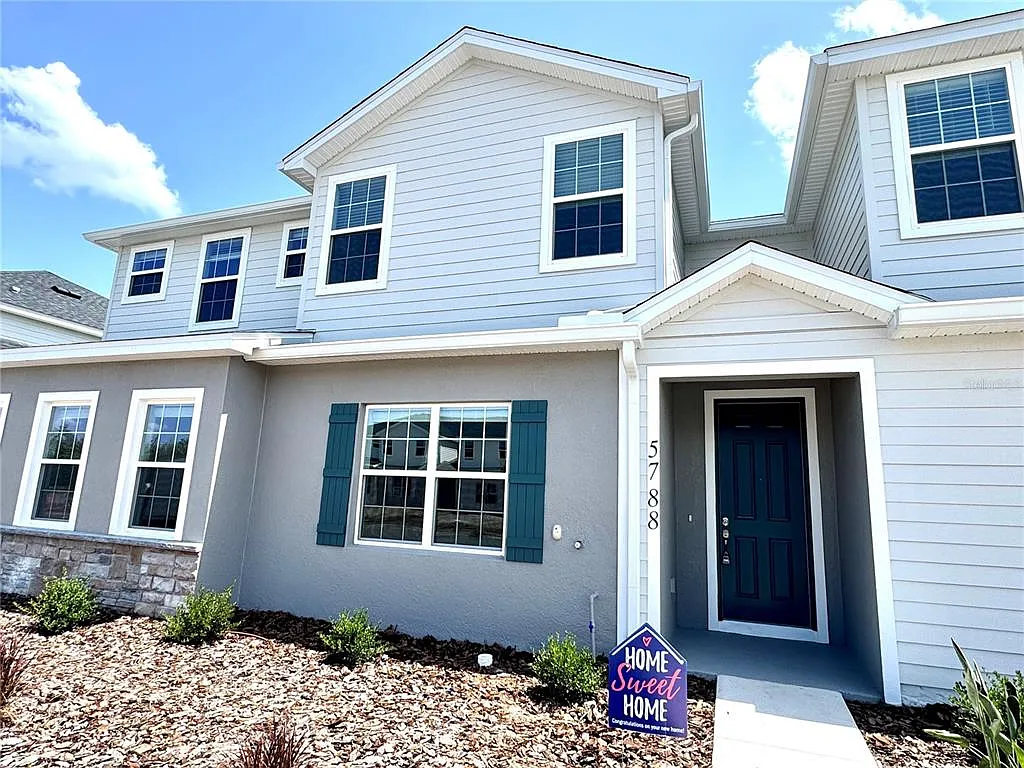 3 bed, 2.5 bath, 1705 sqft, $2,200 — Photo 2