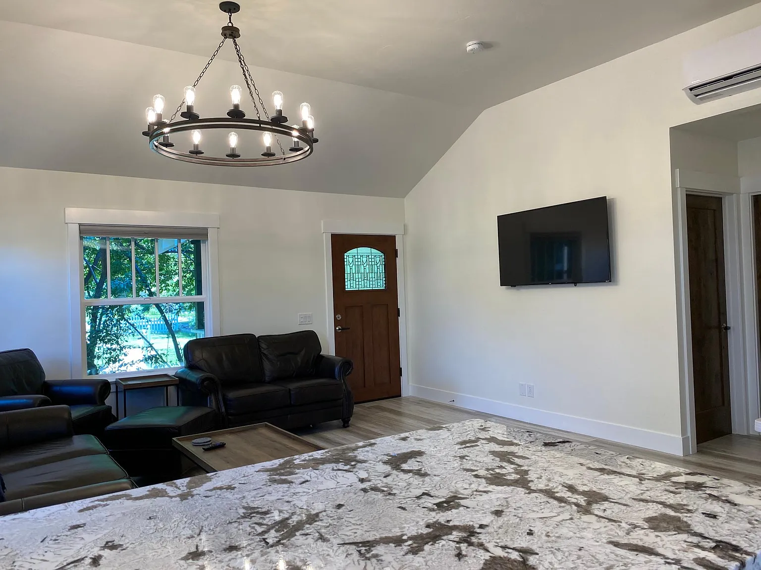 38 Greeley Ave — Photo 2