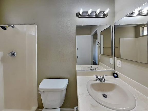 5th image of 25076 Dana Ln