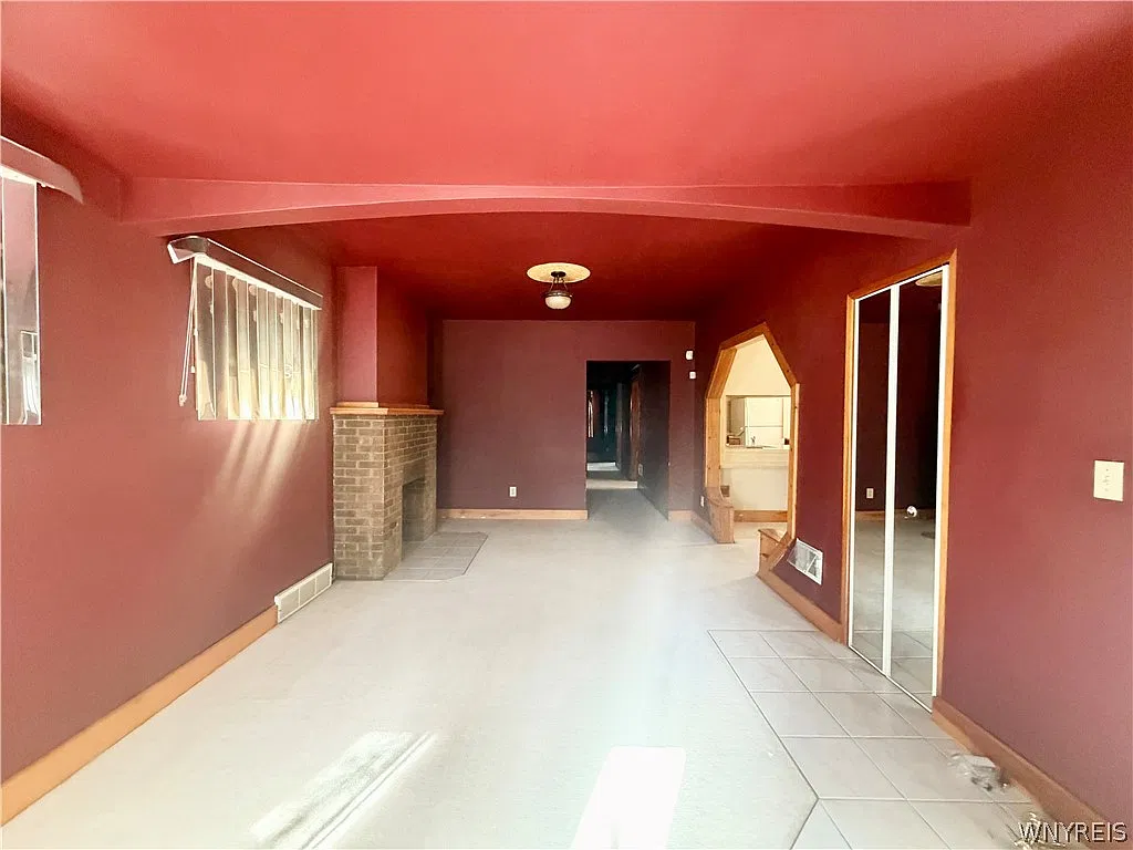 3 bed, 1.0 bath, 2228 sqft, $1,300 — Photo 4