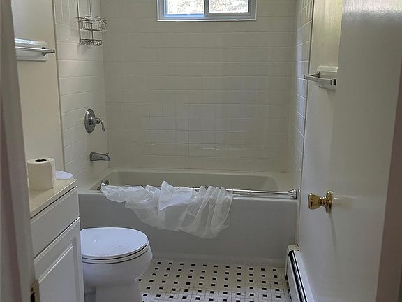 5th image of 16 Alex Ln APT 1