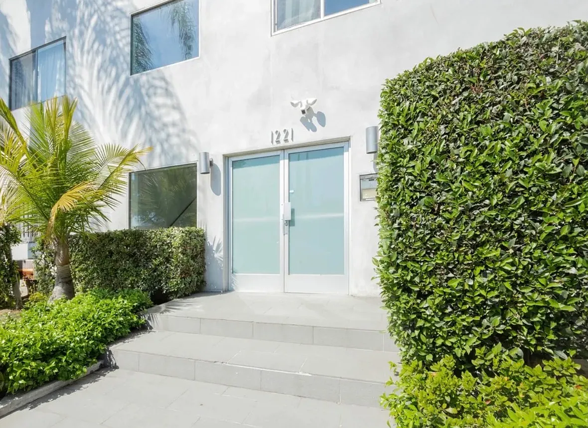 Genesee Luxe Apartments — Photo 4