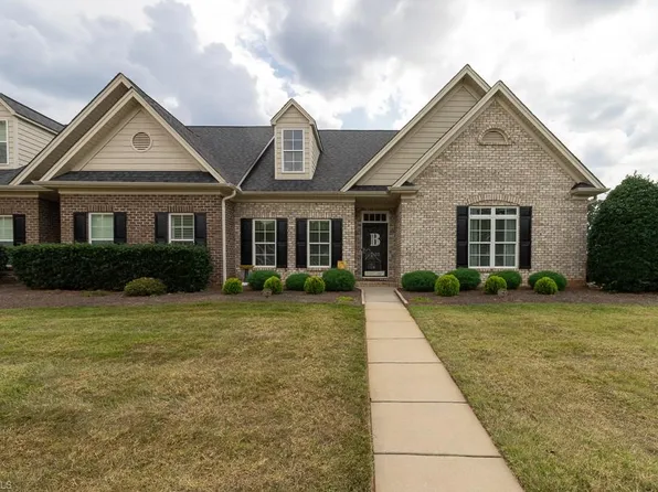 1430 Crestlawn Trl, Pfafftown, NC 27040