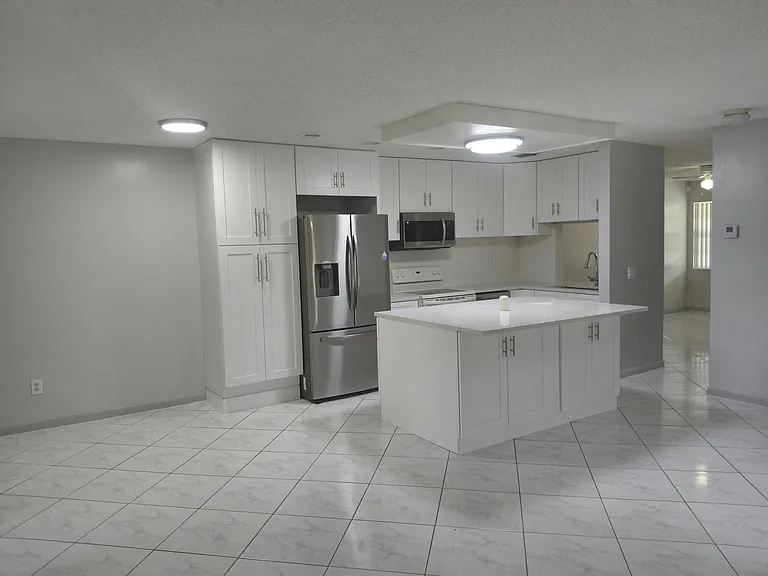 1322 Pines Ln — Photo 2