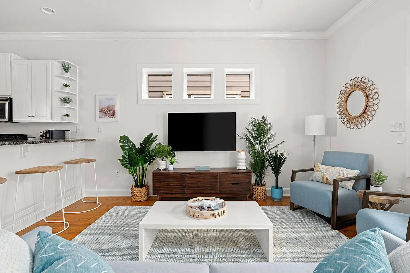 3 bed, $5,000 — Photo 2