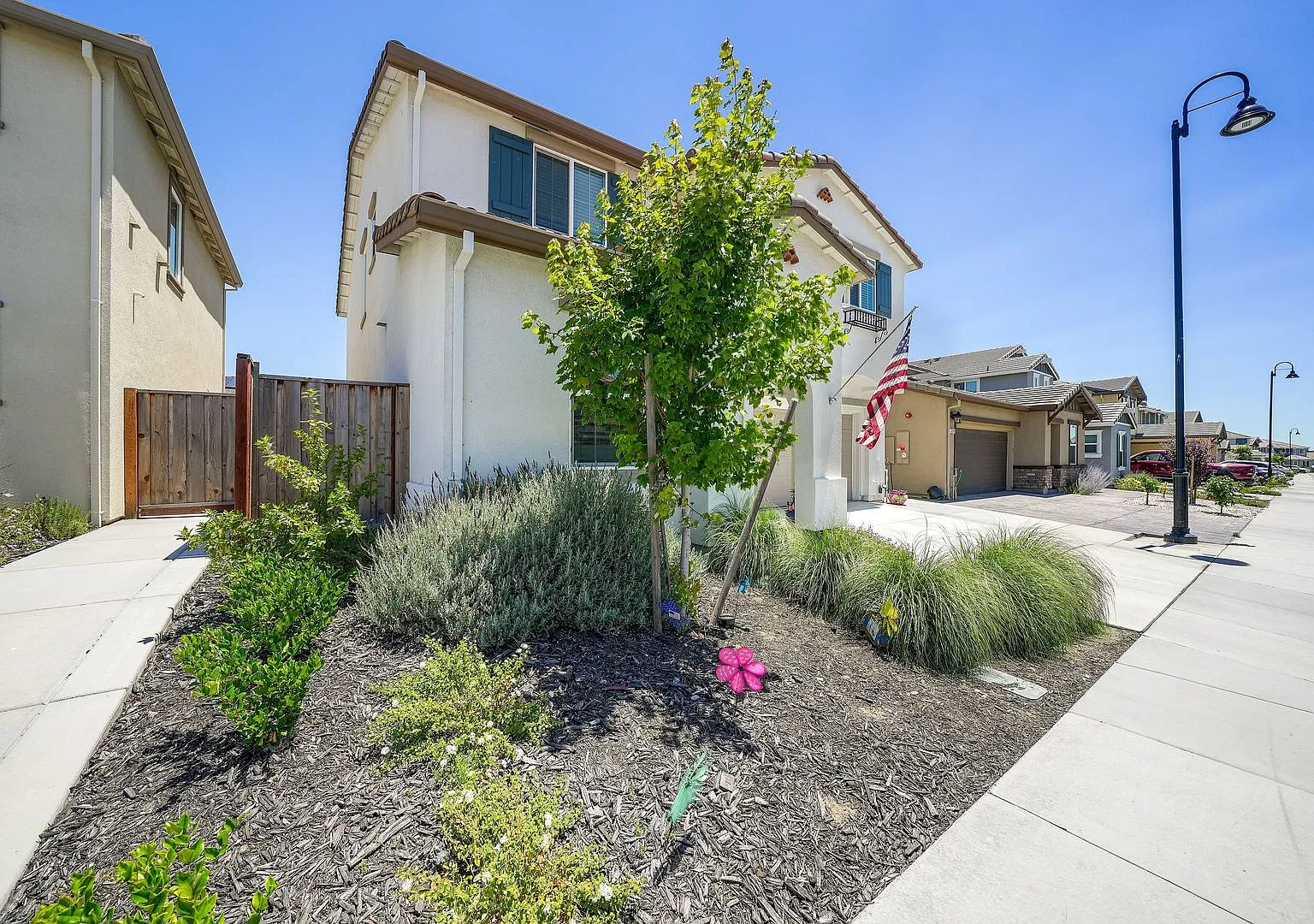Like-New 5-Bedroom Fairfield Home with Solar & Modern Features — Photo 3