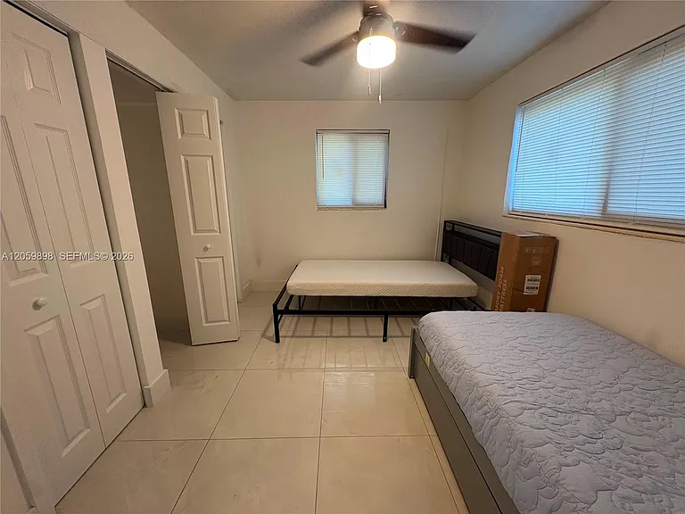 929 SW 10th Ave — Photo 10