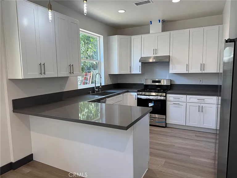 1417 W 3rd St — Photo 5