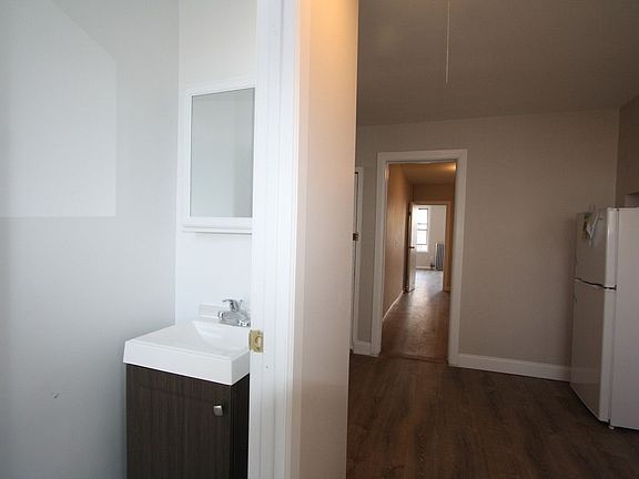 5th image of 276 19th St #5