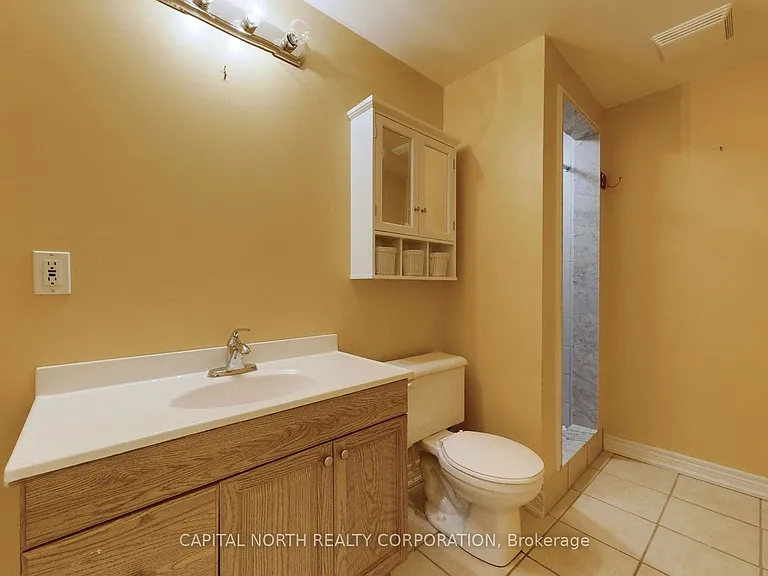43 Gardiner Dr #LOWER — Photo 17