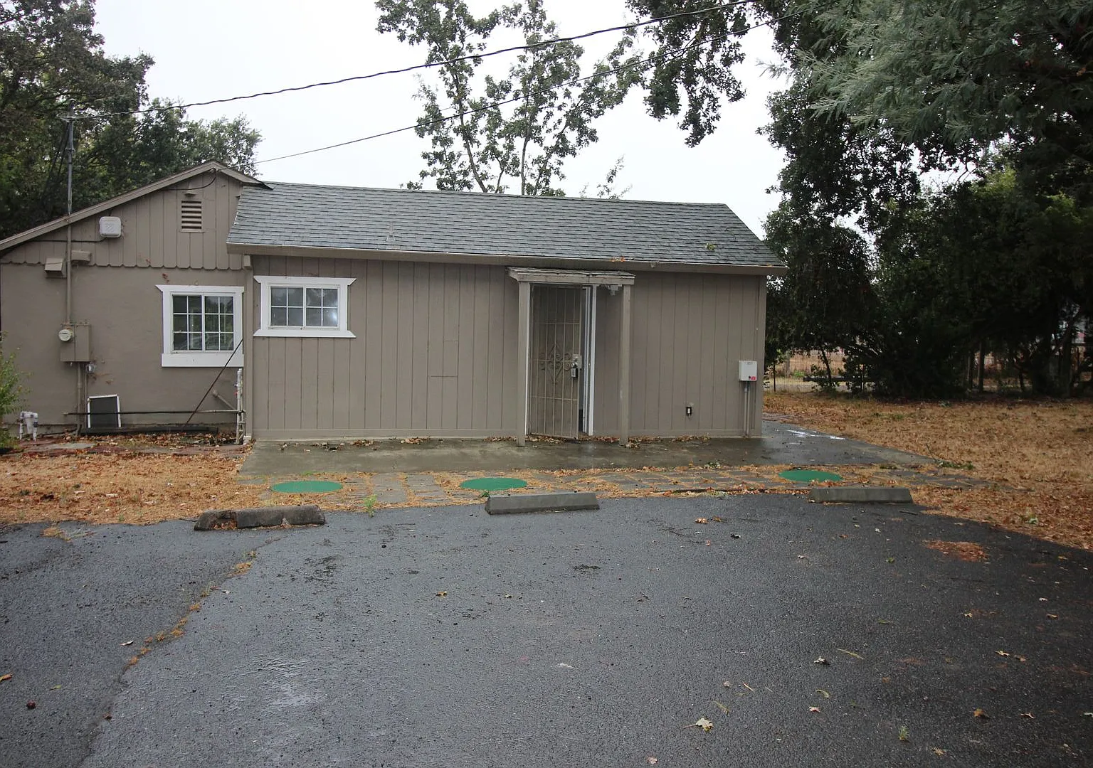 672 Irwin Lane — Photo 1