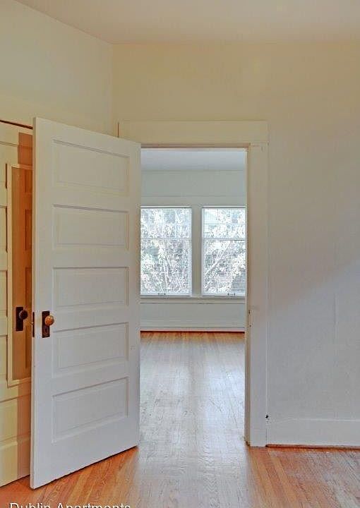 2nd image of 1052 E Thomas St APT 3