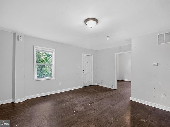 5th image of 13 Beacon Hill Rd