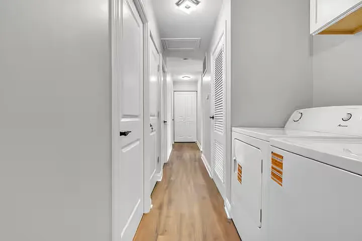 3 bed, 1060 sqft, $6,499 — Photo 3
