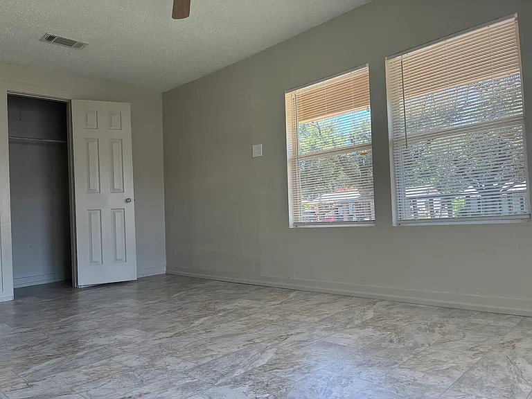 243 Parkins St — Photo 17