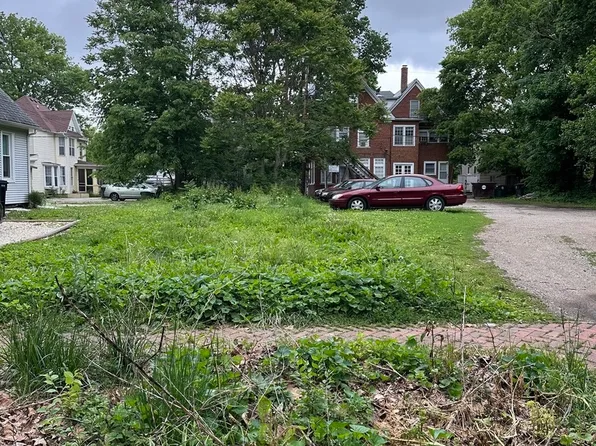 506 W High St, Urbana, IL 61801
