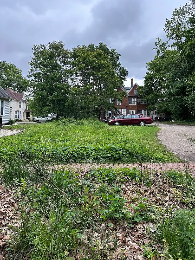 506 W High St photo 1