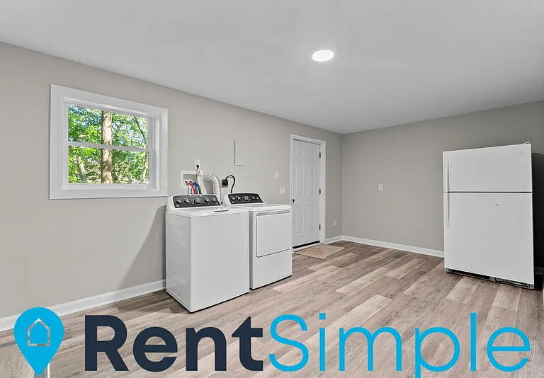 1850 Picadilly Cir — Photo 32