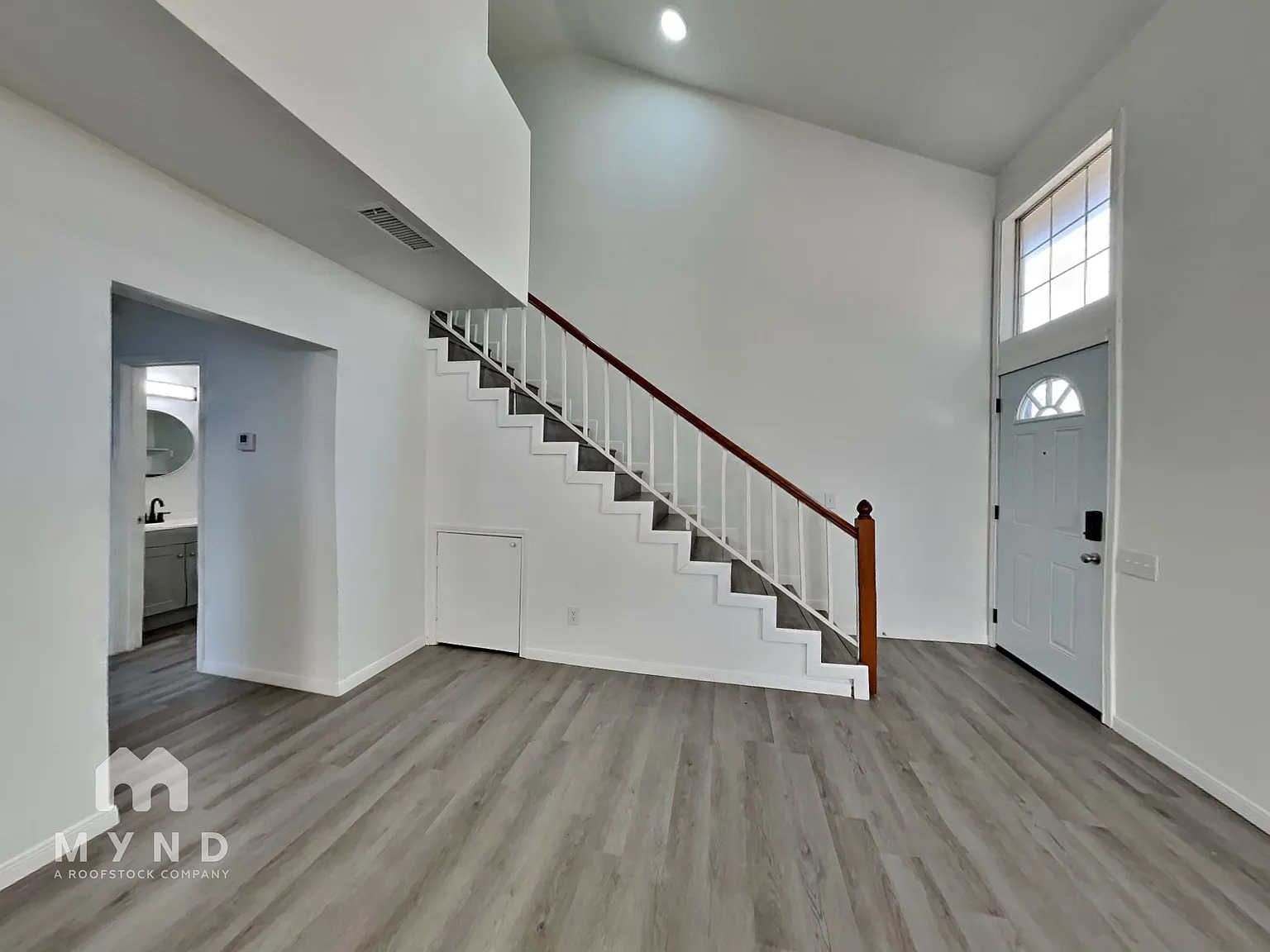 2 bed, 1.5 bath, 889 sqft, $1,645 — Photo 2