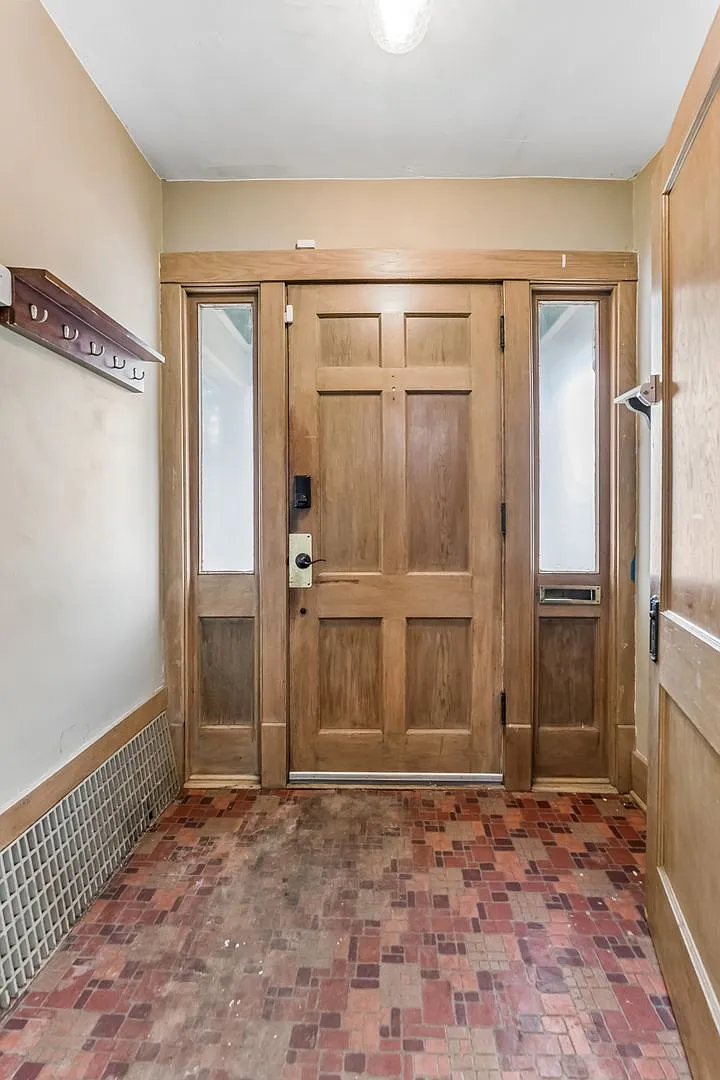 Charming 3-Bedroom Home Near Fontenelle Park — Photo 4