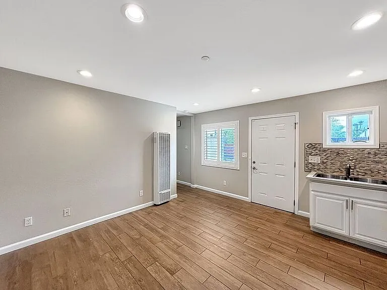 4214 Cleveland Ave — Photo 3