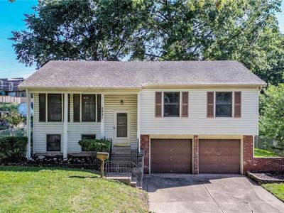 8931 Knox Ln, Overland Park, KS, 66212
