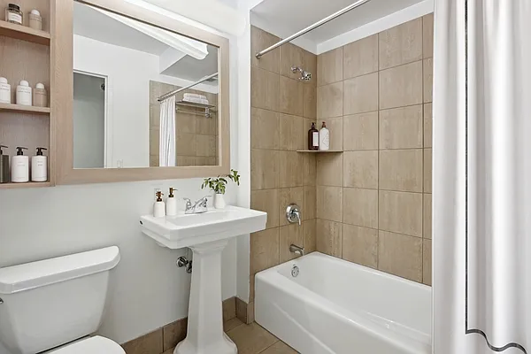 Rented by Greystar | media 1