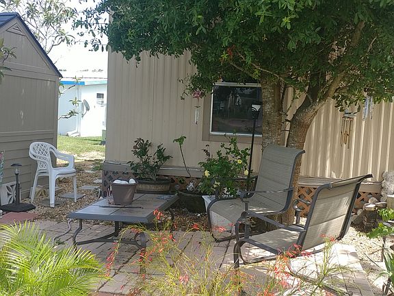 Garden outside of bedroom 