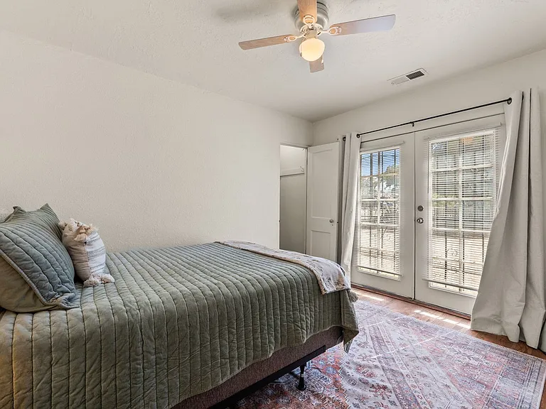 2210 Broadway Blvd NE — Photo 14