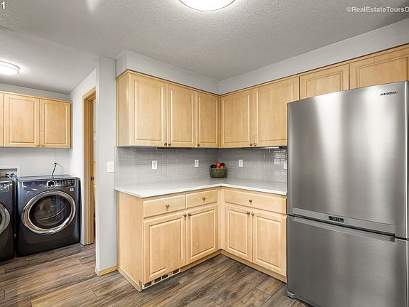 4th image of 1517 SE Madrona Ln