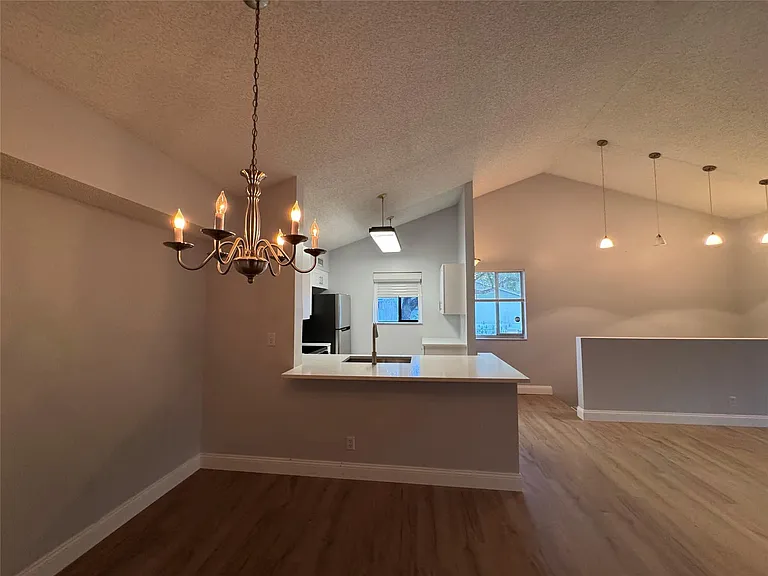 606 Gardens Dr — Photo 8