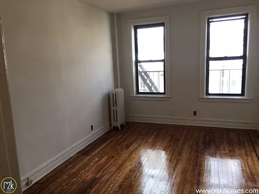 Rented by Realty 2000 Corp | media 4