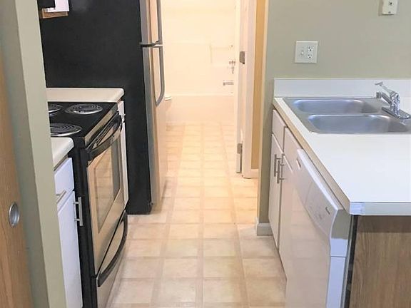 2nd image of 5675 Chatford Dr APT 1