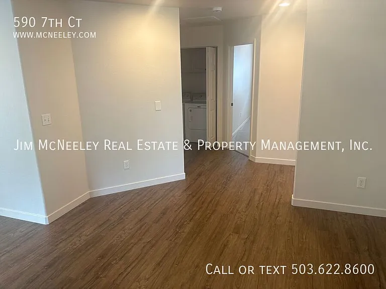 590 7th Ct — Photo 9