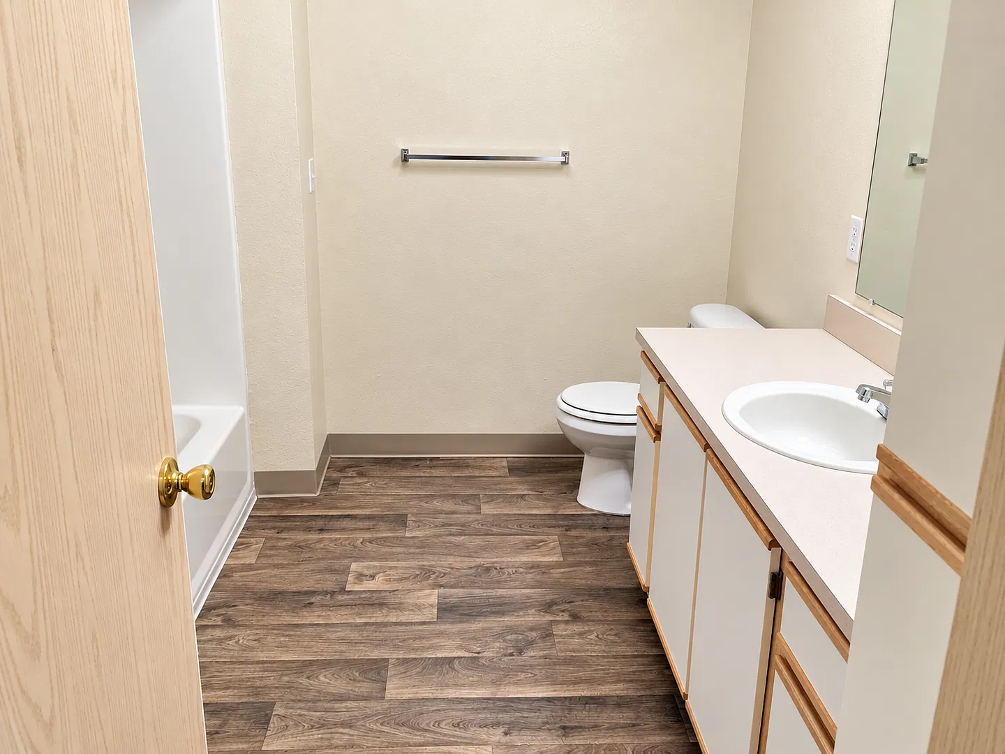 WALLACE PARK APARTMENTS (03) — Photo 4
