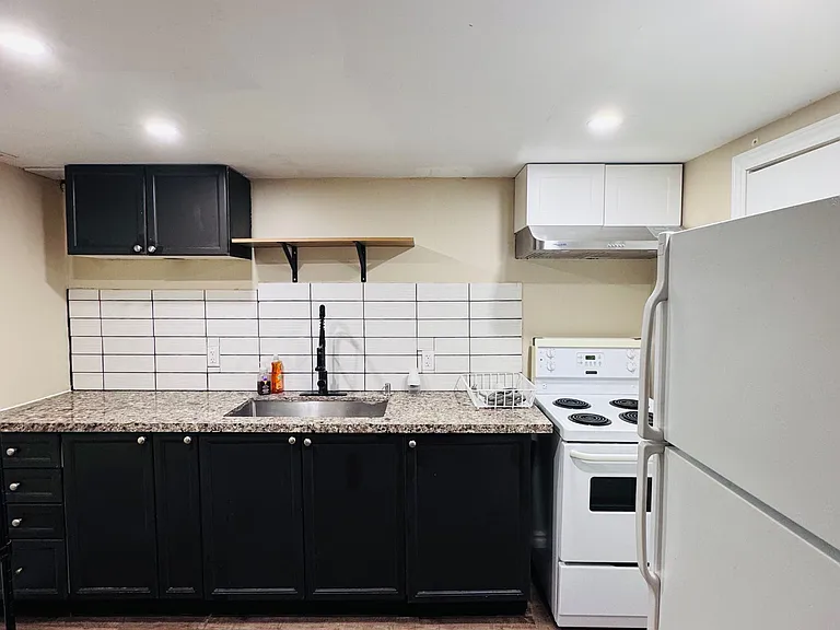 170 Louth St #BASEMENT — Photo 7