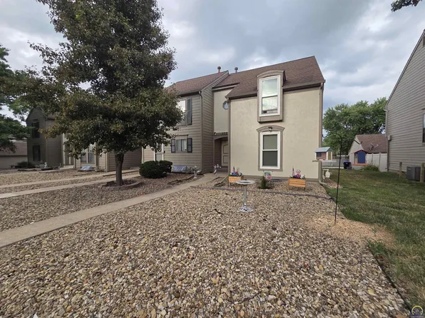 3328 SW Arrowhead Rd, Topeka, KS 66614