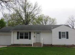 823 Robinhood Rd, Mexico, MO 65265