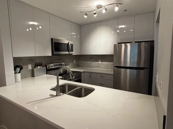 2929 W 4th Ave #402, Vancouver, BC V6K 4T3