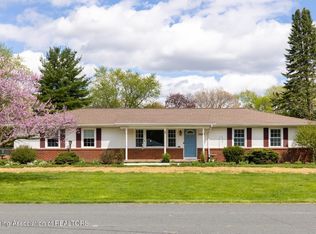 15089 Pinehurst Dr, Lansing, MI 48906