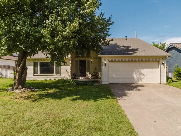 924 W Cedarwood Ct, Andover, KS 67002