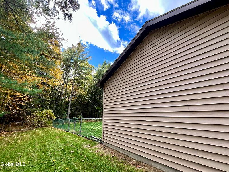 3rd image of 32 Linette Lane