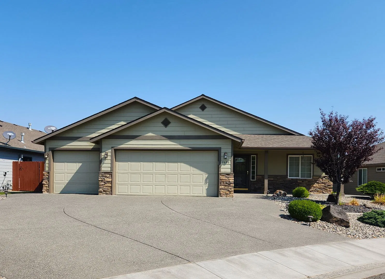 Rent Ready Home W/Golf Course Views — Photo 1