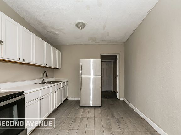 5th image of 2646 Lantana Ave