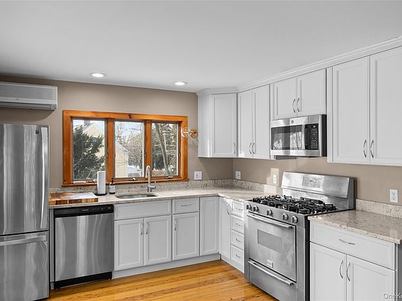 4th image of 232 N Country Road