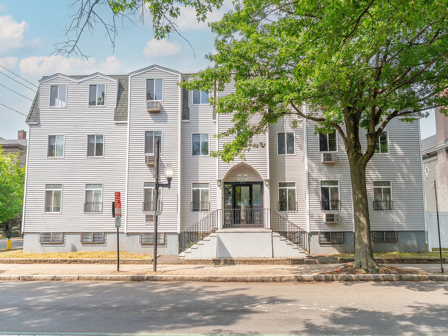 2 bed, 800 sqft, $1,949 — Photo 3
