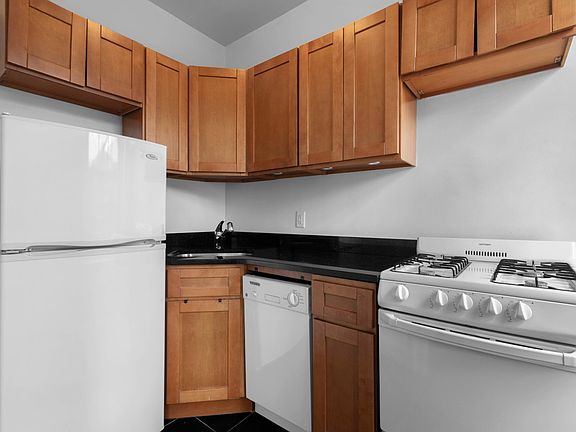 5th image of 215 W 13th St APT 4A