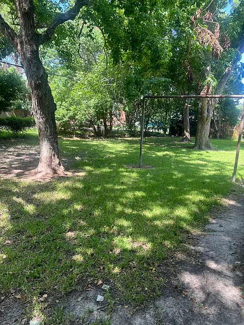 1910 Oaklawn Drive - 1 — Photo 3